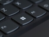 Gros plan sur un clavier avec la touche Windows mise en évidence