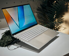 Les nouveaux portables Vivobook S 14/15/16 pèsent à partir de 1,3 kg. (Source : Alex Waetzel pour Notebookcheck)