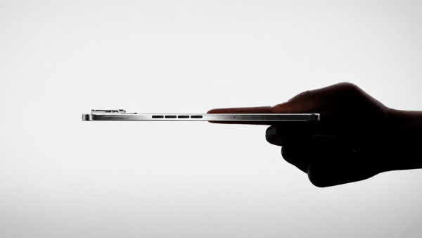 iQOO met en avant le profil fin et le design métallique de la Pad Ultra