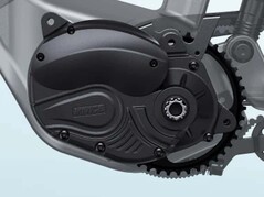 Une configuration à moteur central est utilisée