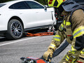 Un nouvel outil de lutte contre les incendies résout le problème des flammes persistantes des batteries dans les accidents de voitures électriques