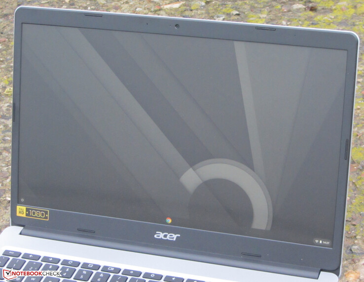 Chromebook en plein air (photo prise par temps couvert)