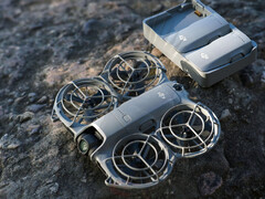 Le DJI Neo 2 avec son hub de chargement et deux batteries de 11,6 Wh (7,16V/1 606 mAh). (Source de l'image : via Igor Bogdanov)