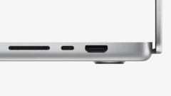 Un MacBook Pro équipé d'une carte SD. (Source : Apple)