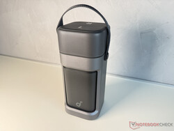 Compact, léger et muni d'une poignée de transport