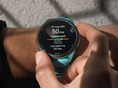 La Forerunner 265 est l'une des cinq smartwatches Forerunner éligibles au téléchargement de la version logicielle 25.06. (Image source : Garmin)