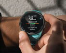La Forerunner 265 est l'une des cinq smartwatches Forerunner éligibles au téléchargement de la version logicielle 25.06. (Image source : Garmin)