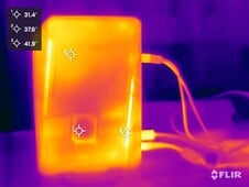 Asus ROG NUC 15 pendant le test de stress (côté droit)