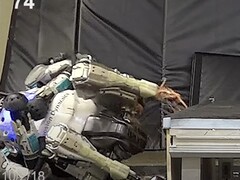 C&#039;est du sang ? Atlas après une lourde chute. (Image : Boston Dynamics)