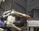 C'est du sang ? Atlas après une lourde chute. (Image : Boston Dynamics)