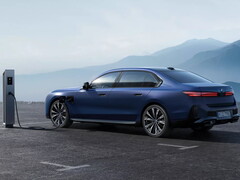 E-BMW à une borne de recharge