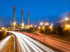 L'A10 en France est la première autoroute au monde où les voitures électriques peuvent se recharger en roulant. (Source de l'image : cozmicphotos/Pixabay)