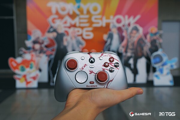 La GameSir G7 Pro Yakuza : Like a Dragon Edition est exposée au Tokyo Game Show 2026.