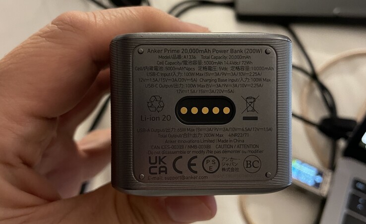 Important pour les voyages en avion : Informations sur la capacité de la batterie. (Photo : Andreas Sebayang/Notebookcheck.com)