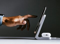 Le Nomad Stand One Gen 4 recharge sans fil les smartphones Android avec une puissance maximale de 25 watts (Image source : Nomad)