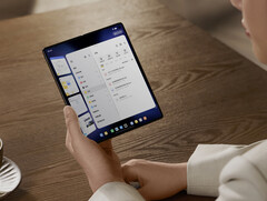 Le Vivo X Fold5 est également doté d&#039;un bouton latéral configurable au lieu d&#039;un curseur d&#039;alerte. (Source de l&#039;image : Vivo)