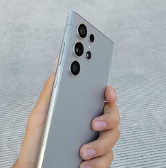 Le Galaxy S24 Ultra devrait être doté d'un écran plat et d'un cadre en titane, entre autres changements par rapport aux modèles précédents. (Source de l'image : @DavidMa05368498)