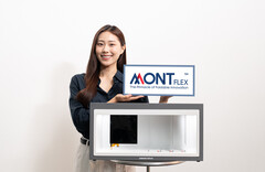 Une femme présente la nouvelle marque avec ce qui semble être un nouveau panneau d&#039;affichage (Source de l&#039;image : samsungdisplay.com)