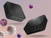 Le Revo Box équipé du Ryzen AI 9 465 arbore un élégant châssis noir. Sur l’image : une photo promotionnelle montrant le mini PC sous différents angles.