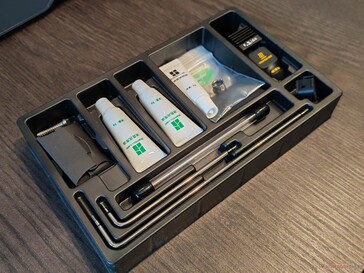 La boîte à outils contient également des pièces de rechange