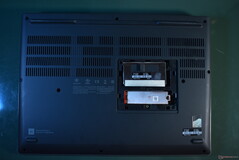 Lenovo ThinkPad P16 Gen 2 : Porte de service enlevée