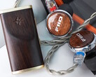 Le DAC en bois Fiio Snowsky Melody prend en charge la lecture Hi-Res Audio avec des écouteurs filaires de 3,5 mm et 4,4 mm. (Source de l'image : Fiio)
