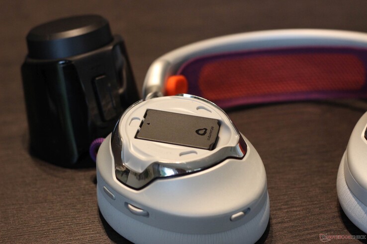 La batterie peut être facilement retirée, la station de base se trouvant à gauche