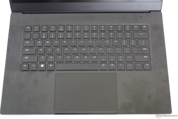 Clavier sobre du Razer Blade 15, sans touches macro dédiées ni de contrôles multimédias.