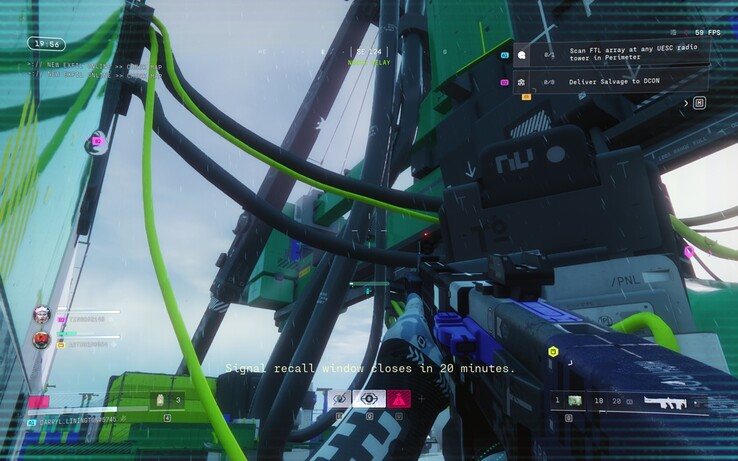 Une structure de relais imposante et des câbles industriels brillants encadrent l'un des parcours de Marathon axés sur les objectifs, la fenêtre de rappel ajoutant une pression temporelle à la mission.