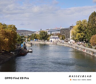 Oppo 70mm 200 megapixel, sans trépied.