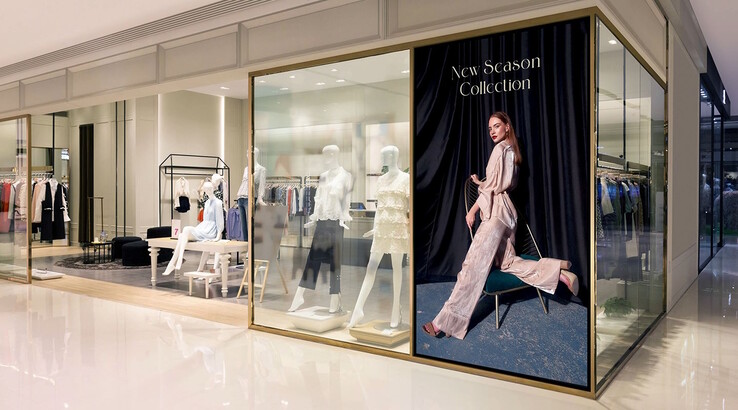 Le moniteur est adapté à la publicité dans le commerce de détail. (Source de l'image : Samsung)