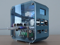 L'ensemble du mini-serveur est alimenté par un seul connecteur USB-C. (Image Source : The DiY Life)