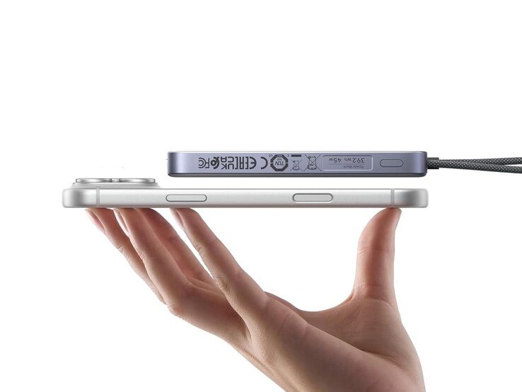 La batterie externe Ugreen MagFlow Air Ultra Slim mesure 13,9 mm d'épaisseur.