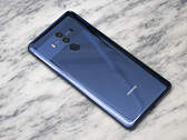 Le Huawei Mate 10 Pro, vieux de quatre ans, est éligible à EMUI 12. (Source : Slick Deals)