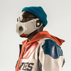 Will.i.am et Honeywell se sont associés pour créer le Xupermask, un masque facial futuriste destiné aux fashionistas. (Image via The New York Times)