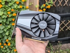 Carte graphique ASUS GTX 1650 Super utilisée dans les tests de référence de Battlefield 6 (Image source : RandomGaminginHD via YouTube))