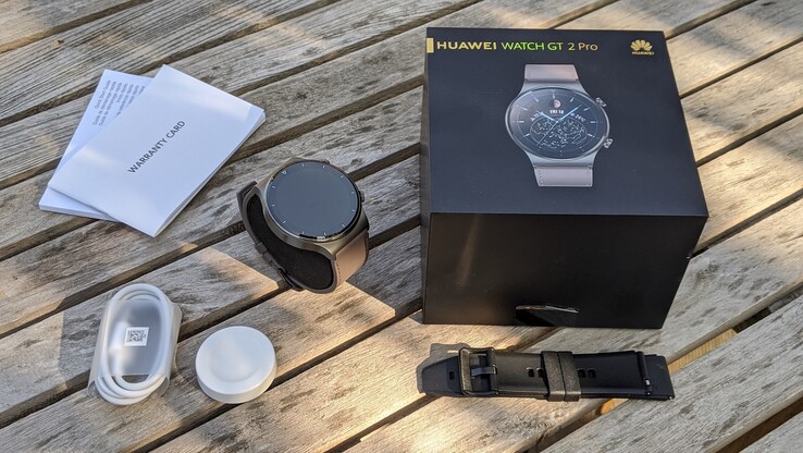 Huawei Watch GT 2 Pro - Accessoires inclus.