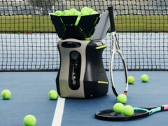 Le Pongbot Aura peut entraîner des joueurs et arbitrer des matchs de tennis, de padel et de pickleball.