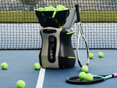 Le Pongbot Aura peut entraîner des joueurs et arbitrer des matchs de tennis, de padel et de pickleball.