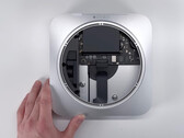 Le Mac mini reste facile à ouvrir mais difficile à réparer. (Image source : Brandon Geekabit)