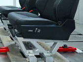 La forme avant-gardiste du Cybertruck est imitée par les boutons de réglage des sièges (image : Tesla)