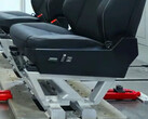 La forme avant-gardiste du Cybertruck est imitée par les boutons de réglage des sièges (image : Tesla)
