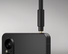 Certains acheteurs de smartphones choisissent un téléphone Xperia en raison de la qualité audio offerte par la prise casque de 3,5 mm. (Source de l'image : Sony)