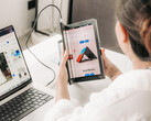 Le Single Flex Pro a un prix de lancement promotionnel de 1 299 dollars. Photo : le moniteur portable déplié.