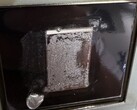 Les dissipateurs thermiques de la PS5 ne sont pas à l'abri des effets à long terme de la corrosion par le gallium, comme le montre cette surface de contact irrémédiablement endommagée.