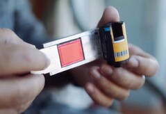 I'm Back Roll est conçu pour convertir les appareils photo analogiques en appareils photo numériques en quelques étapes simples.