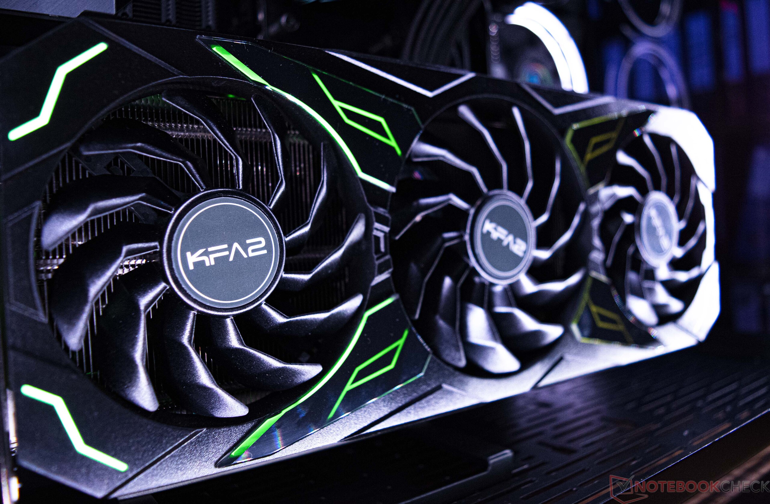 Test de la KFA2 GeForce RTX 4070 Ti SG : le premier GPU Ada