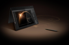 Le MSI Sumit E16 Flip est maintenant disponible avec des composants plus puissants. (Image source : MSI)