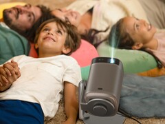 Le support de projecteur multi-angles XGIMI vous permet de regarder des films au plafond. (Source de l'image : XGIMI)