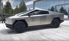 Le Cybertruck de Tesla semble s&#039;approcher du stade de la production lors de sa dernière apparition à l&#039;occasion d&#039;une réunion d&#039;actionnaires au Texas. (Source de l&#039;image : Farzad Mesbahi sur YouTube)